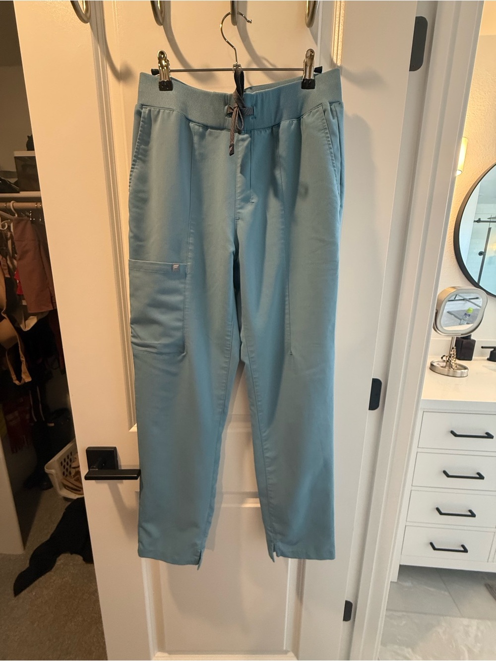Fabletics Wave Scrub Set (Top+Pants) - Picture 3 of 3